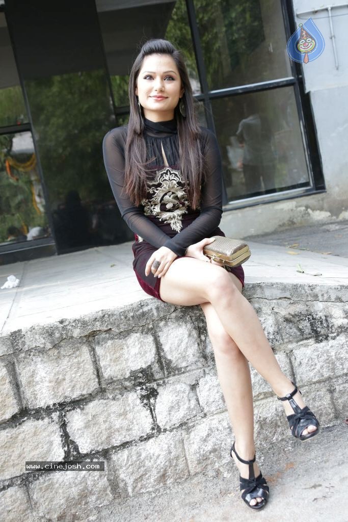 Simran Suri New Stills - 46 / 69 photos