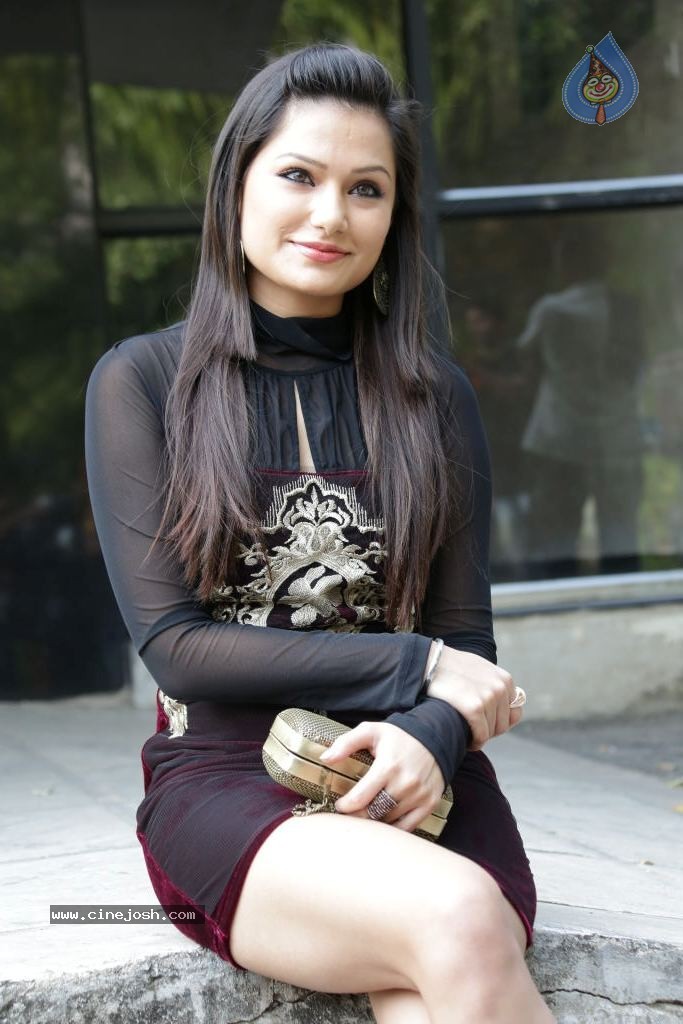 Simran Suri New Stills - 60 / 69 photos