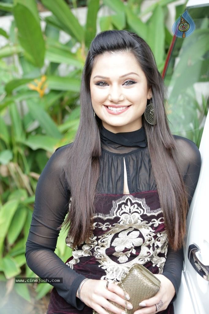 Simran Suri New Stills - 66 / 69 photos