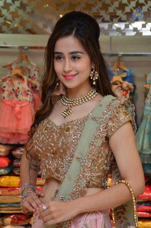 Simrat Juneja New Images - 9 / 21 photos