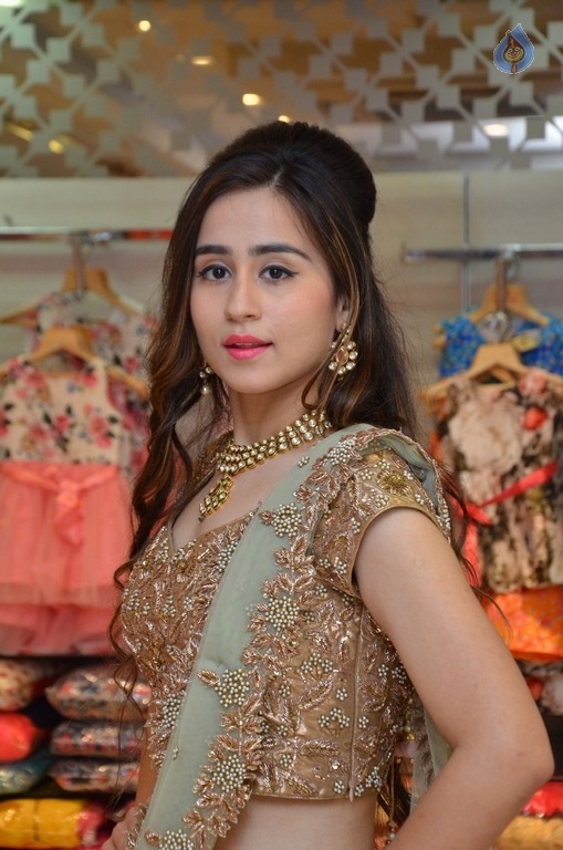 Simrat Juneja New Images - 20 / 21 photos