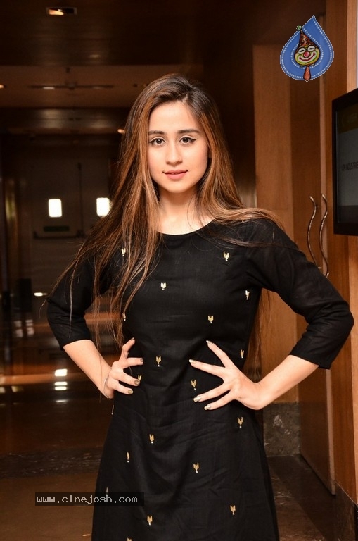 Simrat Juneja Photos - 1 / 21 photos