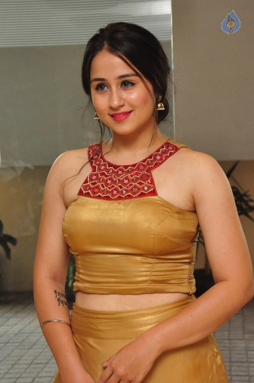 Simrat Juneja Photos - 36 / 42 photos