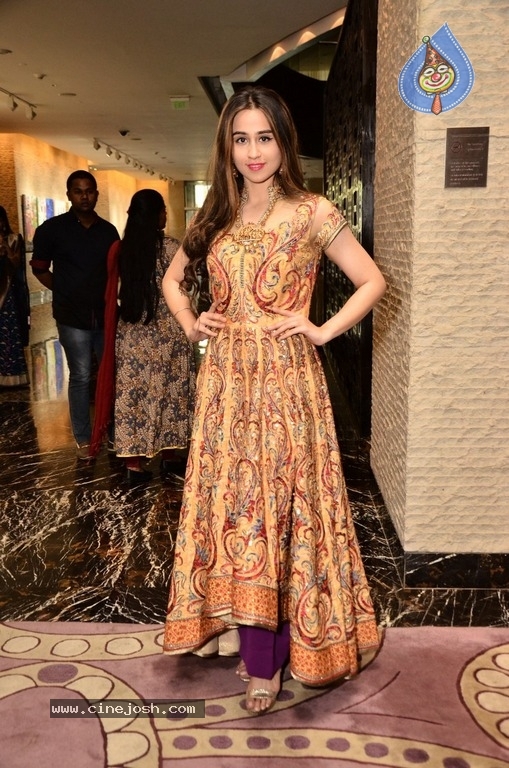 Simrat Juneja Photos - 9 / 16 photos