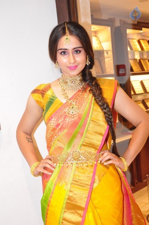Simrath Juneja New Gallery - 25 / 39 photos