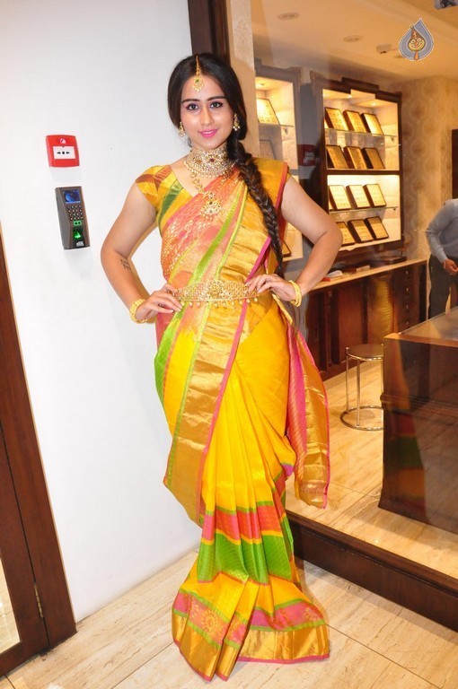 Simrath Juneja New Gallery - 33 / 39 photos