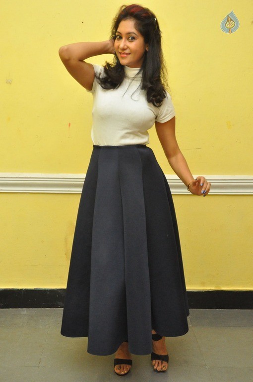 Sindhu Affan New Pics - 9 / 36 photos