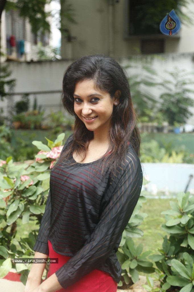 Sindhu Affan Stills - 8 / 42 photos