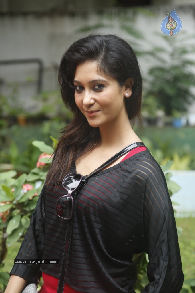 Sindhu Affan Stills - 12 / 42 photos