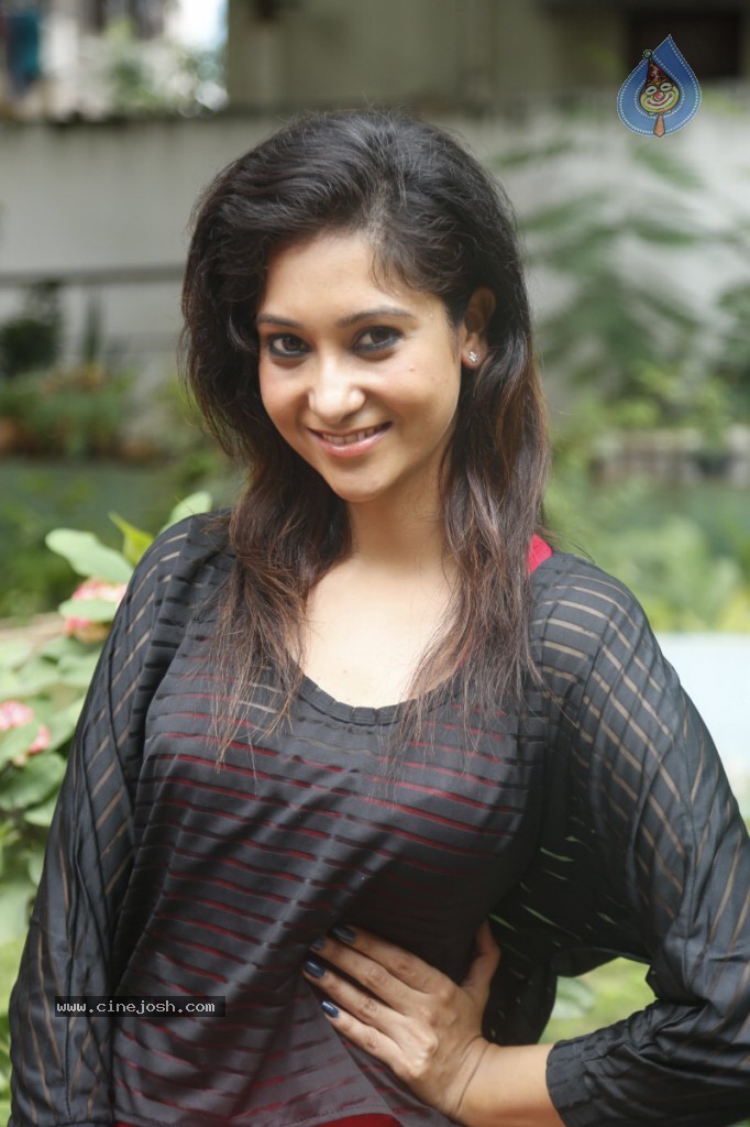 Sindhu Affan Stills - 19 / 42 photos