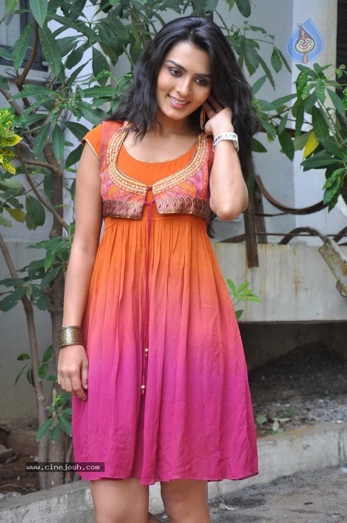 Sindhu Loknath Hot Stills - 12 / 50 photos