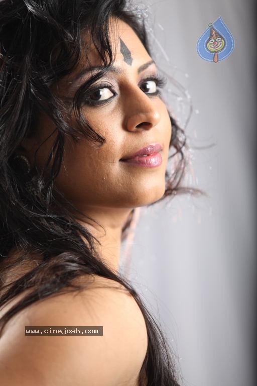 Singer Madhoo Photos - 2 / 53 photos