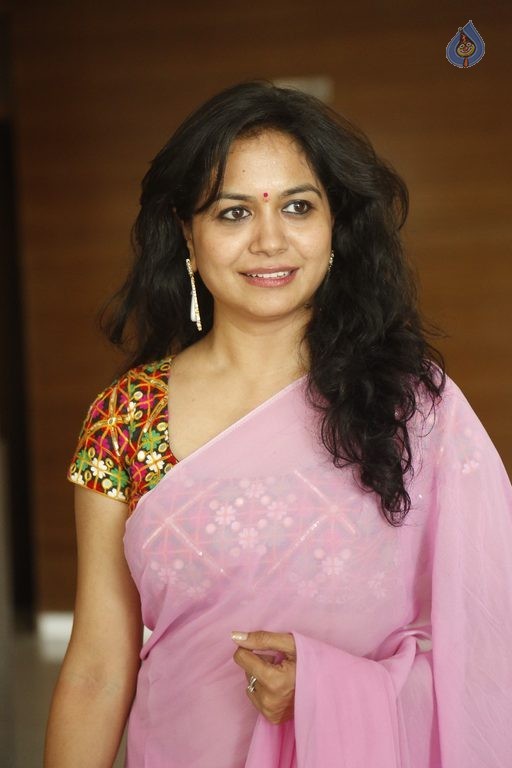 Singer Sunitha Latest Photos - 5 / 42 photos