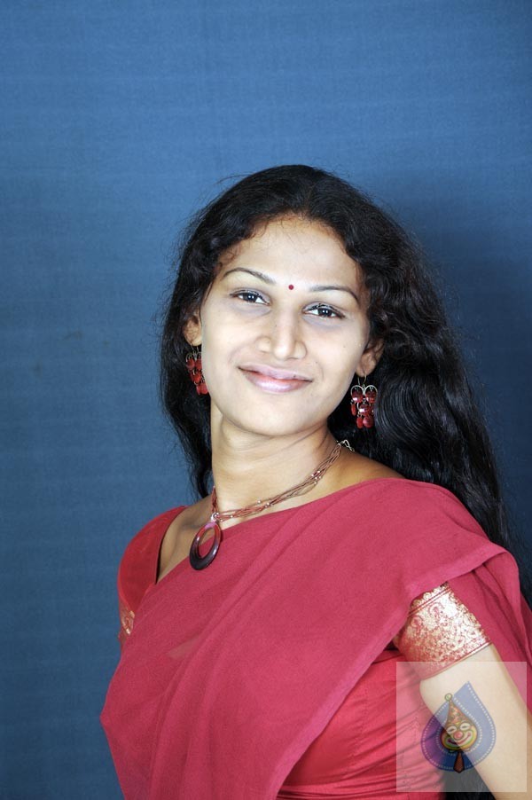 Siri Latest - Evaru - Hot  - 14 / 93 photos