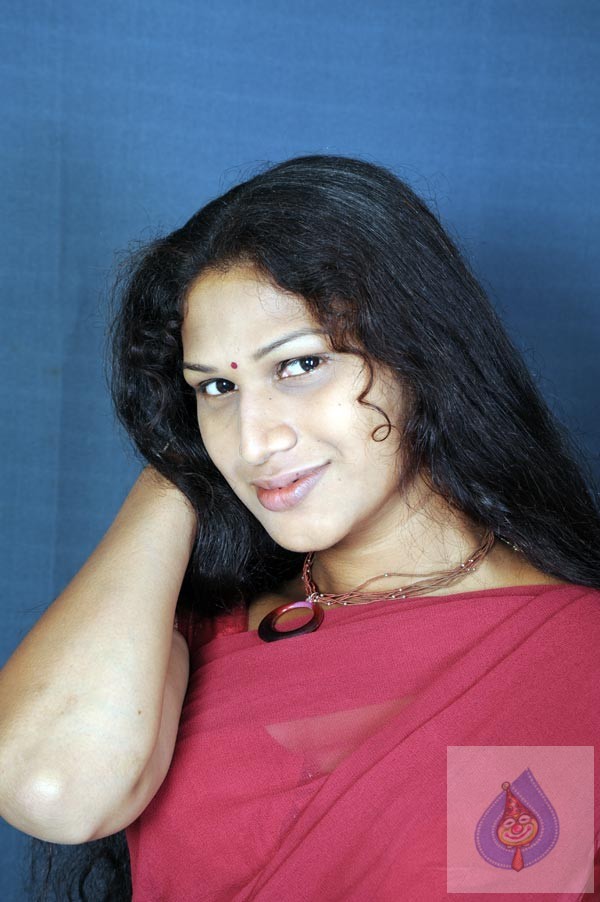 Siri Latest - Evaru - Hot  - 27 / 93 photos