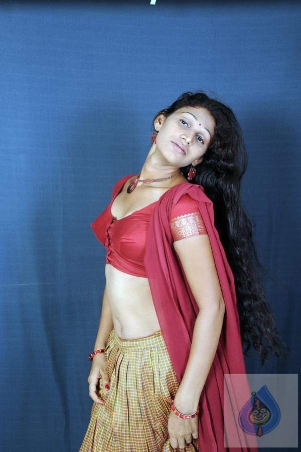 Siri Latest - Evaru - Hot  - 33 / 93 photos