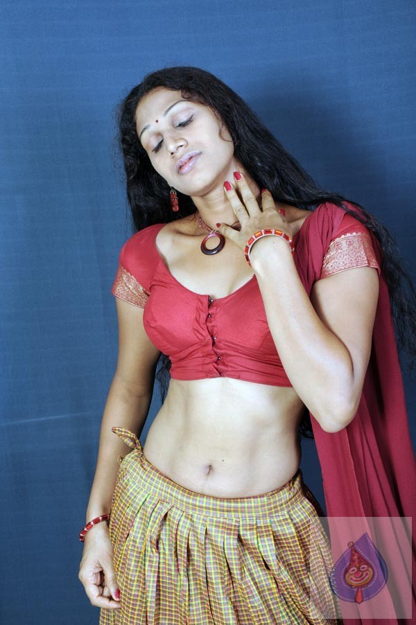 Siri Latest - Evaru - Hot  - 36 / 93 photos