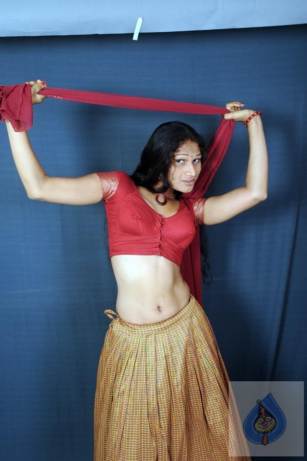 Siri Latest - Evaru - Hot  - 37 / 93 photos