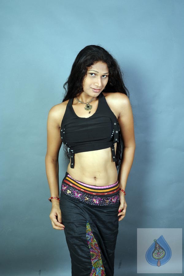 Siri Latest - Evaru - Hot  - 67 / 93 photos