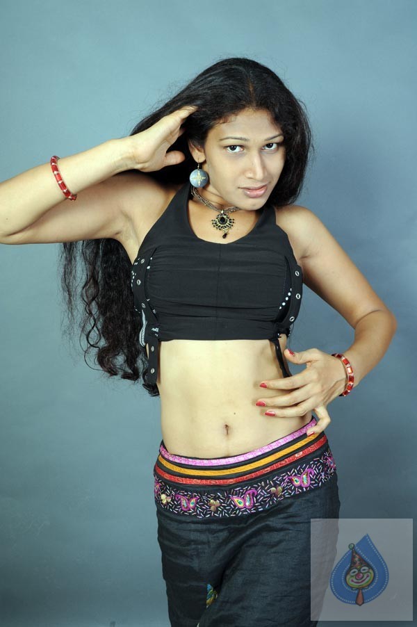 Siri Latest - Evaru - Hot  - 71 / 93 photos