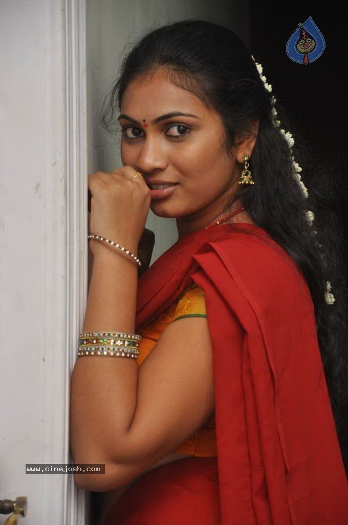 Siri Sri New Stills - 7 / 29 photos