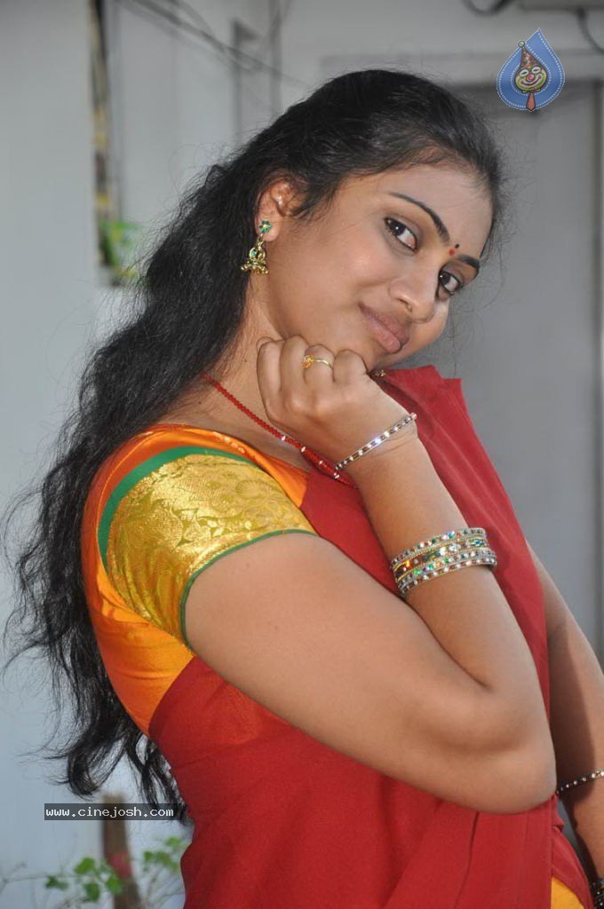 Siri Sri New Stills - 10 / 29 photos