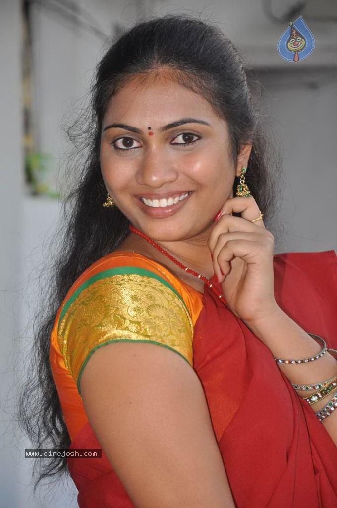 Siri Sri New Stills - 12 / 29 photos