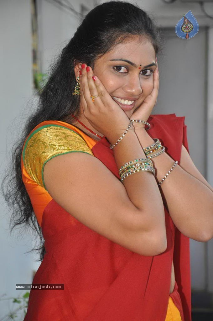 Siri Sri New Stills - 15 / 29 photos