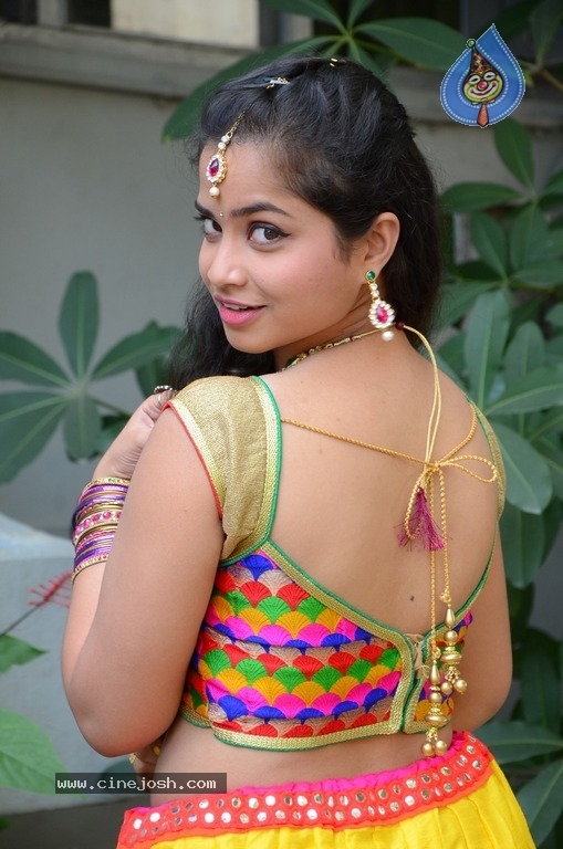 Sirisha Dasari New Stills - 12 / 19 photos