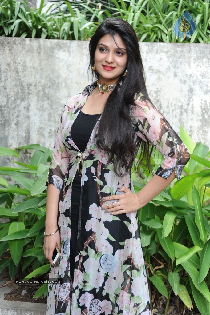 Siya Gautham New Photos - 10 / 58 photos