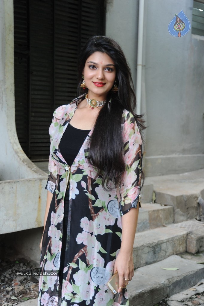 Siya Gautham New Photos - 25 / 58 photos