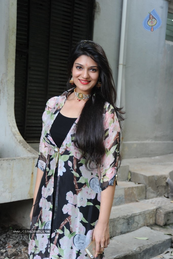 Siya Gautham New Photos - 27 / 58 photos