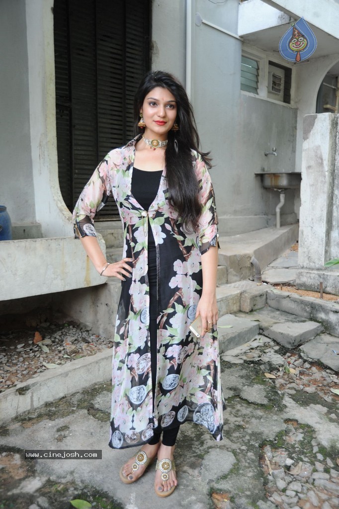 Siya Gautham New Photos - 32 / 58 photos