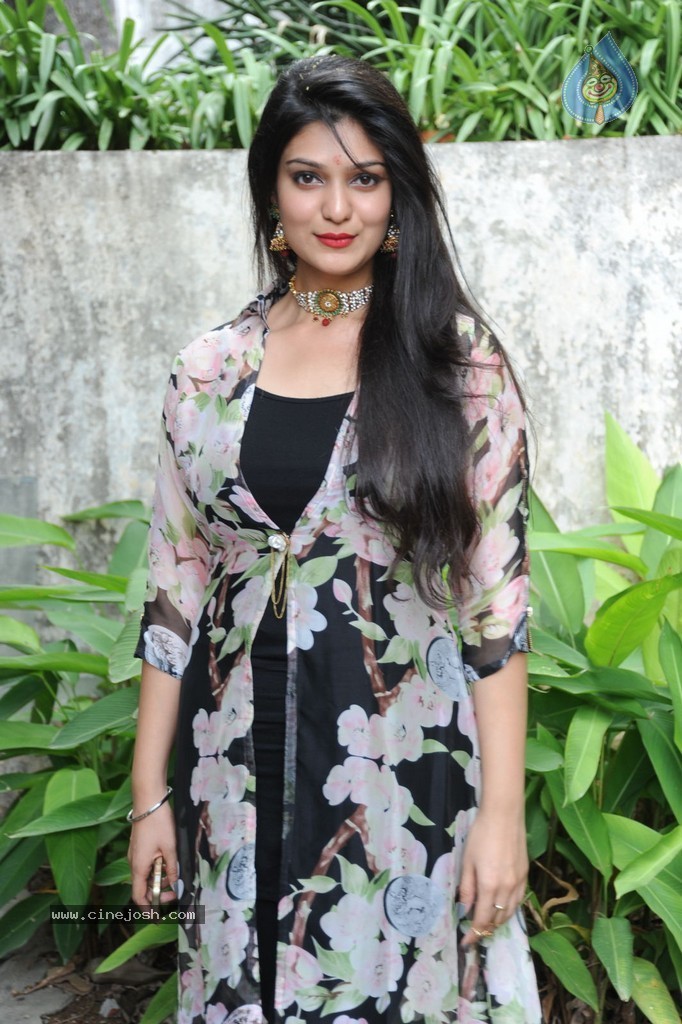 Siya Gautham New Photos - 54 / 58 photos