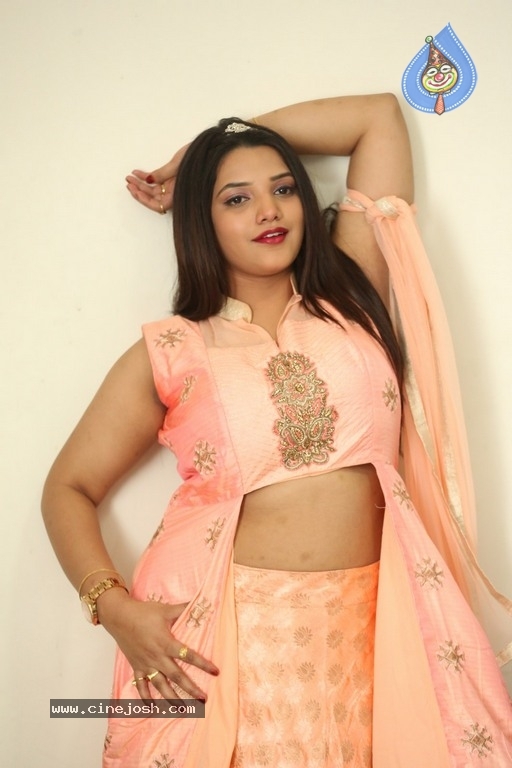 SK Attiya Photos - 14 / 21 photos