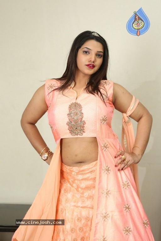 SK Attiya Photos - 20 / 21 photos