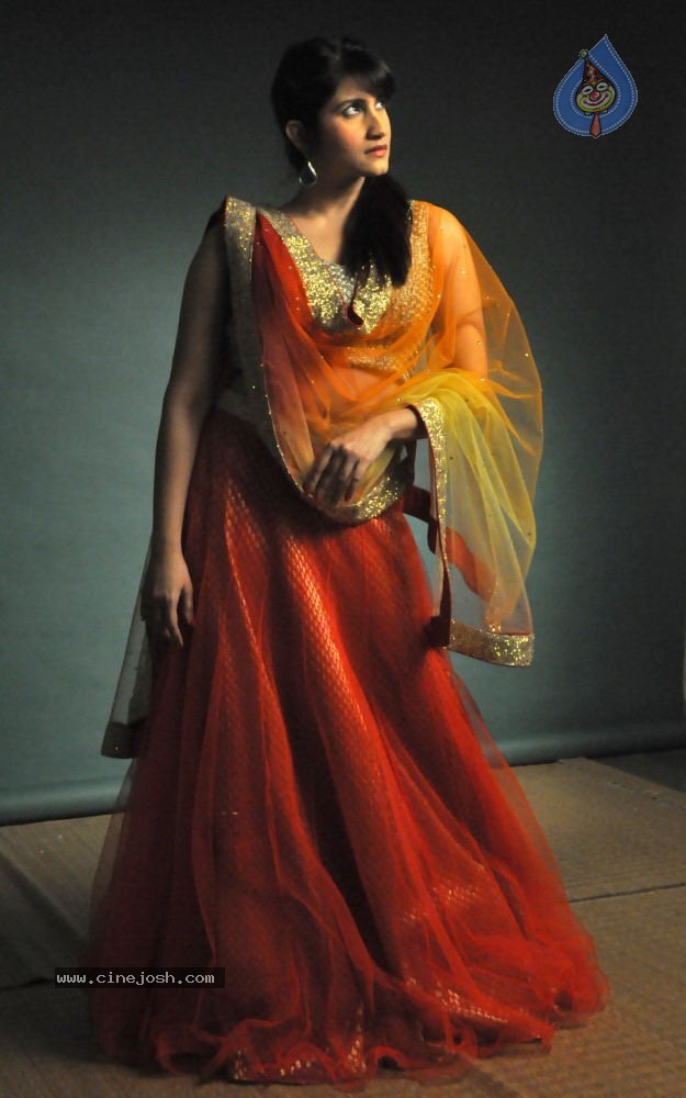 Smiley Suri Photo Shoot - 2 / 20 photos