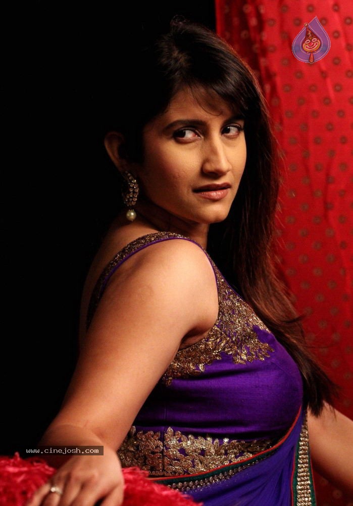 Smiley Suri Photo Shoot - 8 / 20 photos