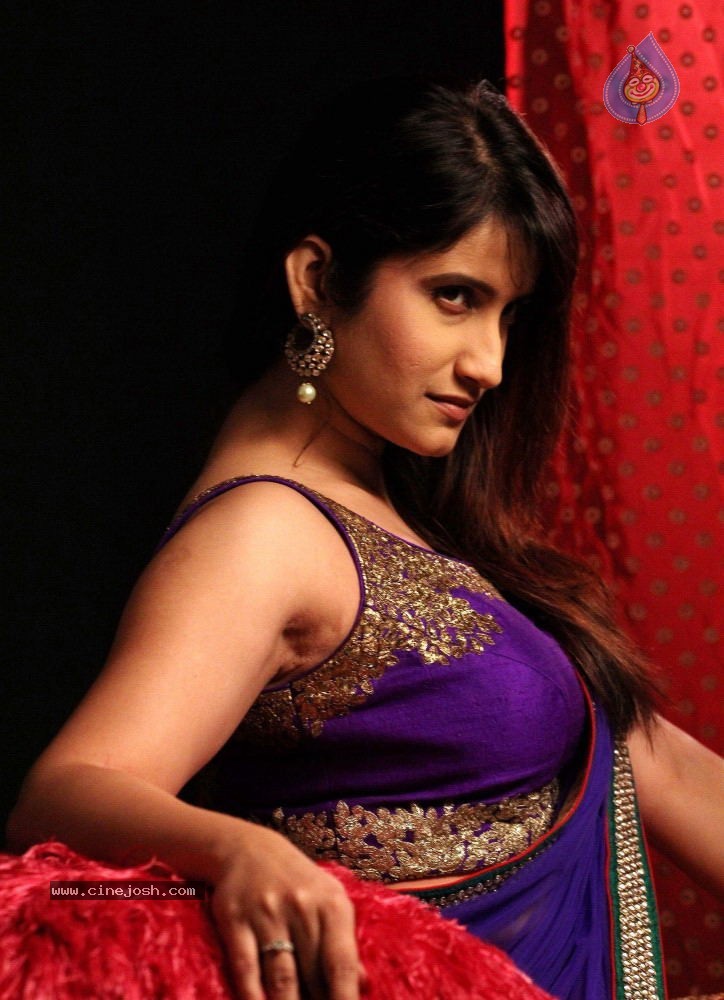 Smiley Suri Photo Shoot - 17 / 20 photos