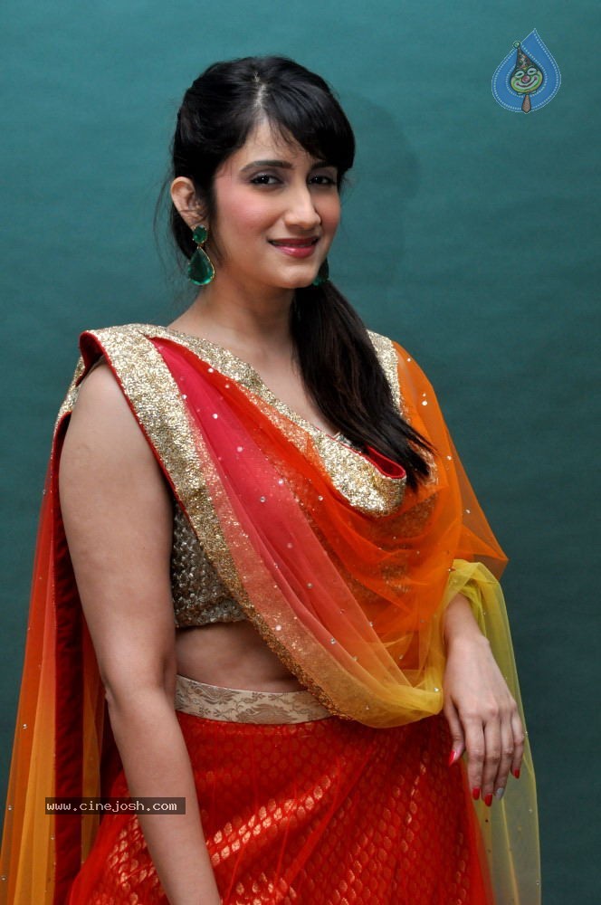 Smiley Suri Photo Shoot - 20 / 20 photos