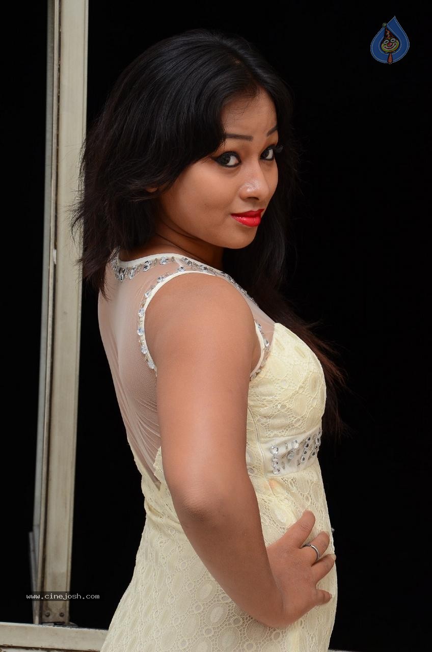 Sneha Gallery - 9 / 64 photos