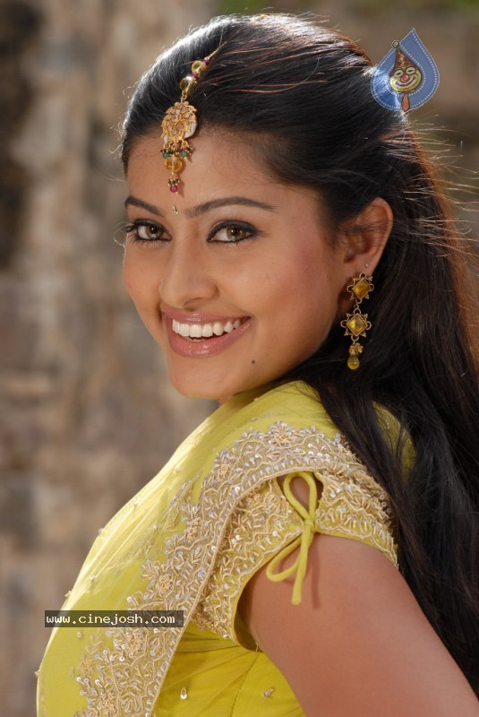 Sneha Latest Stills - 35 / 94 photos