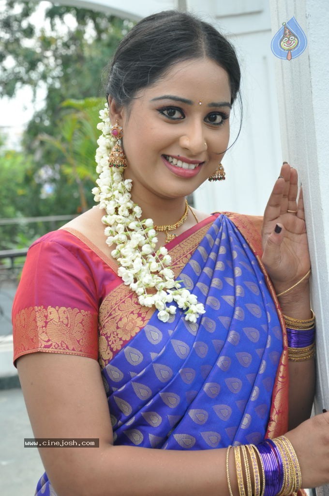 Sneha New Actress Stills - 7 / 100 photos