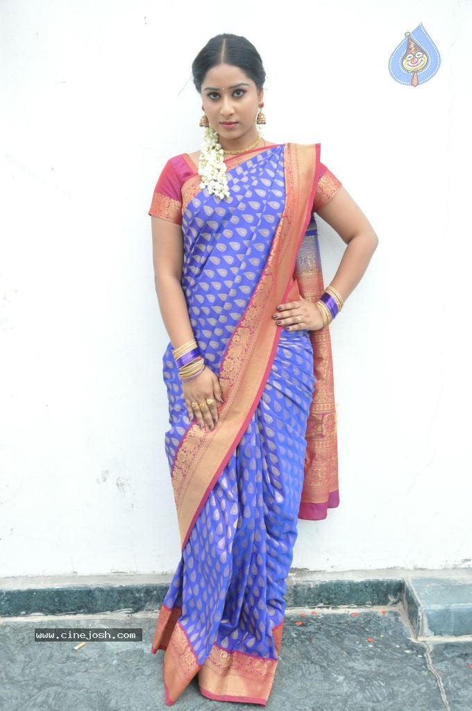 Sneha New Actress Stills - 23 / 100 photos
