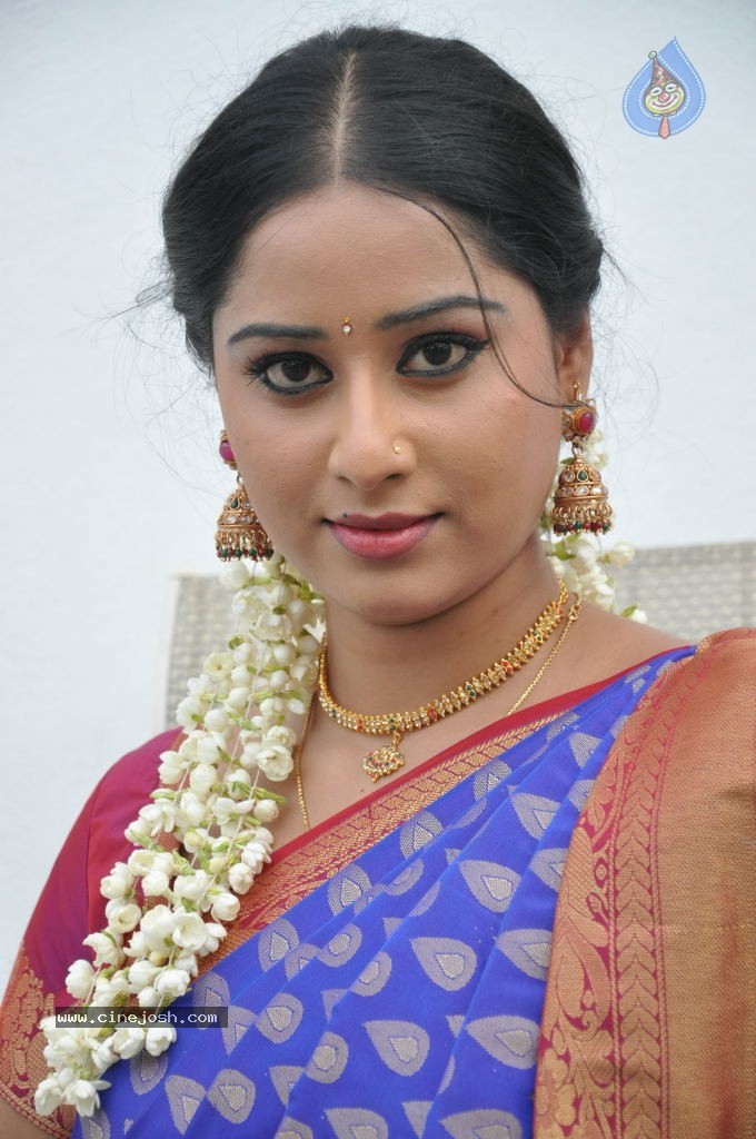Sneha New Actress Stills - 24 / 100 photos