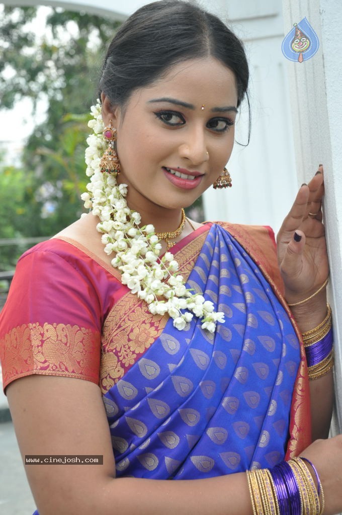Sneha New Actress Stills - 37 / 100 photos