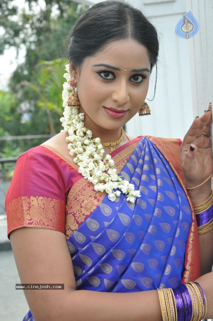 Sneha New Actress Stills - 42 / 100 photos