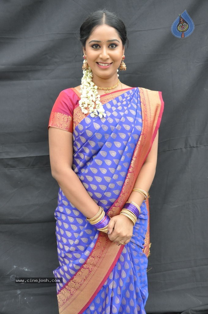 Sneha New Actress Stills - 50 / 100 photos