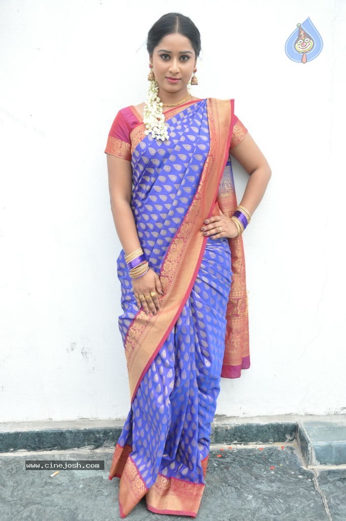 Sneha New Actress Stills - 52 / 100 photos