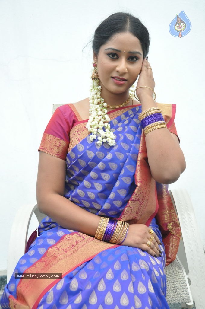 Sneha New Actress Stills - 69 / 100 photos